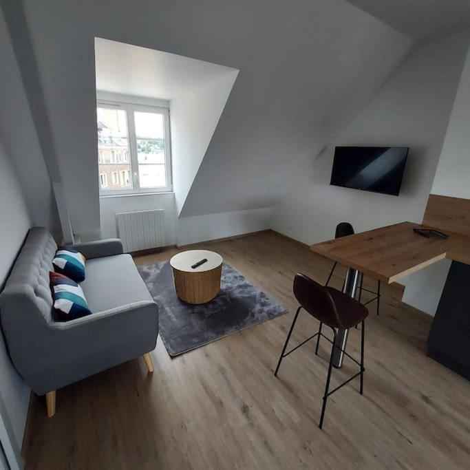 Bel Appartement F2 Hyper Centre Refait A Neuf Coutances Exteriör bild